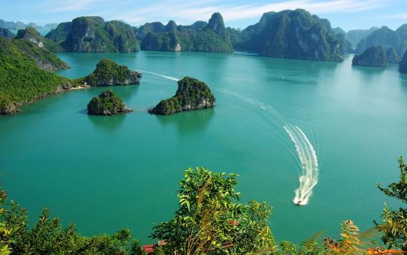 ha-long-bay-vietnam    